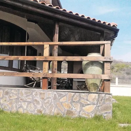 Three-bedroom Holiday In Village