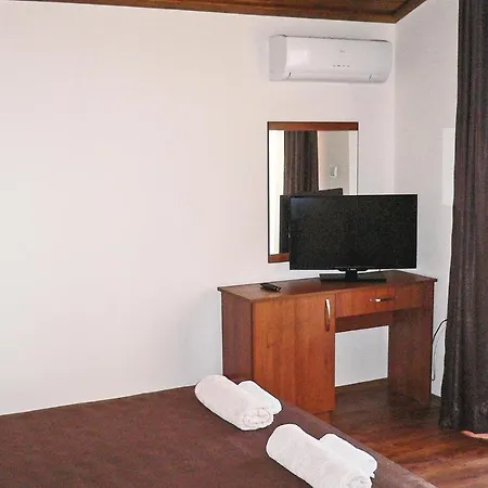 בית נופש Three-bedroom Holiday In Village *