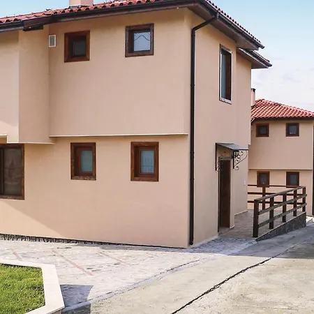 Three-bedroom Holiday In Village *