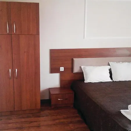 Three-bedroom Holiday In Village * Kosharitsa