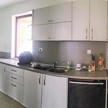 Three-bedroom Holiday In Village Kosharitsa