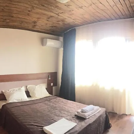 Three-bedroom Holiday In Village Kosharitsa
